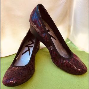 BNIB Anne Klein Sport Sandals Sz 10 Snake Pattern